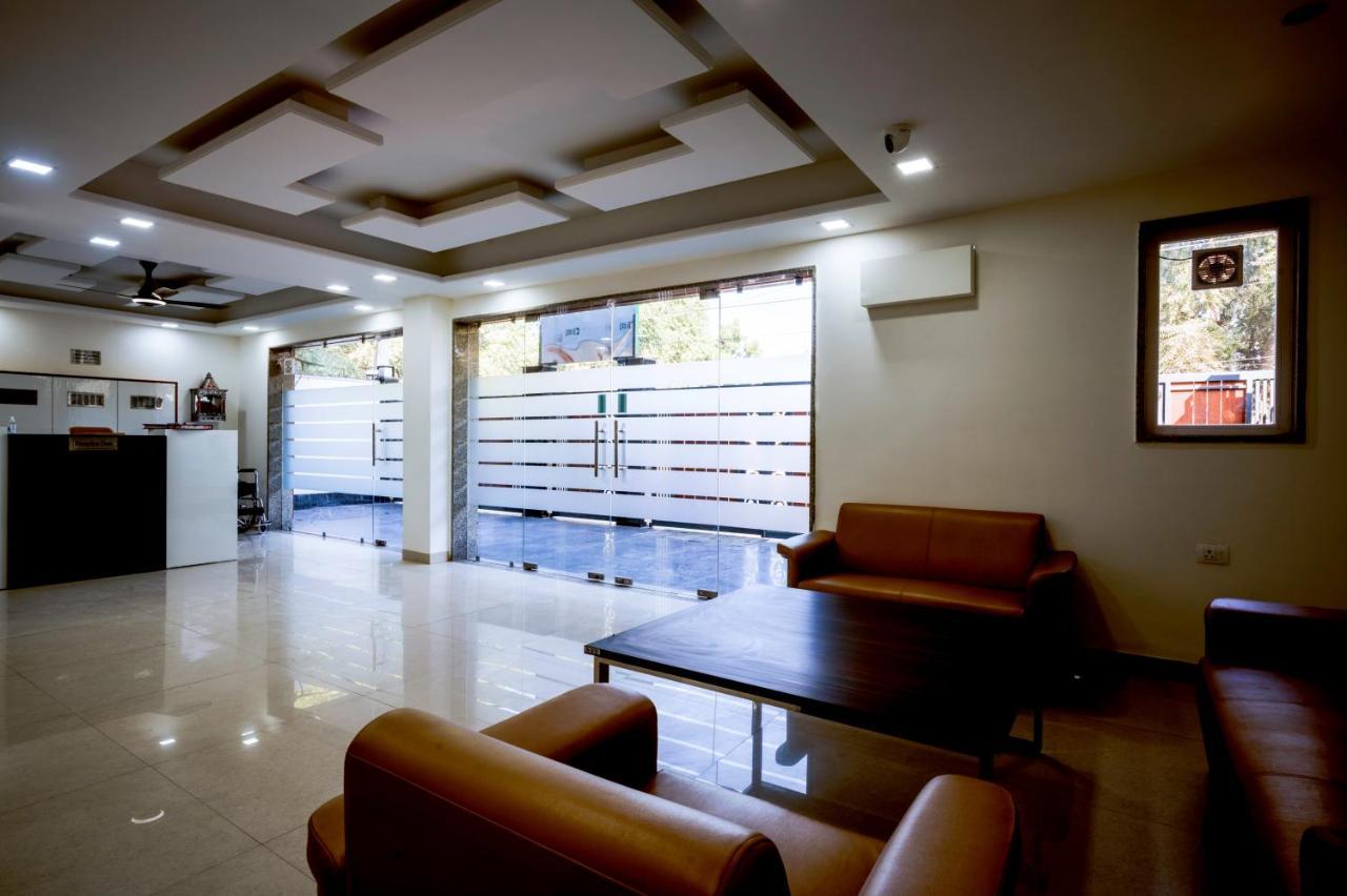 The Palms Inn I Near Medanta Medicity I Sec-38 غورغاون المظهر الخارجي الصورة